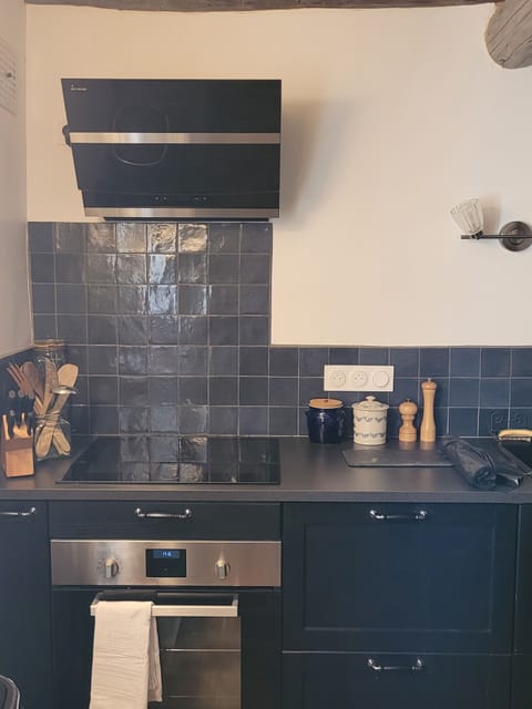 DEPENDANCE 75 M2 SANS ASCENSEUR | Private kitchen | Mini-fridge, espresso maker, electric kettle