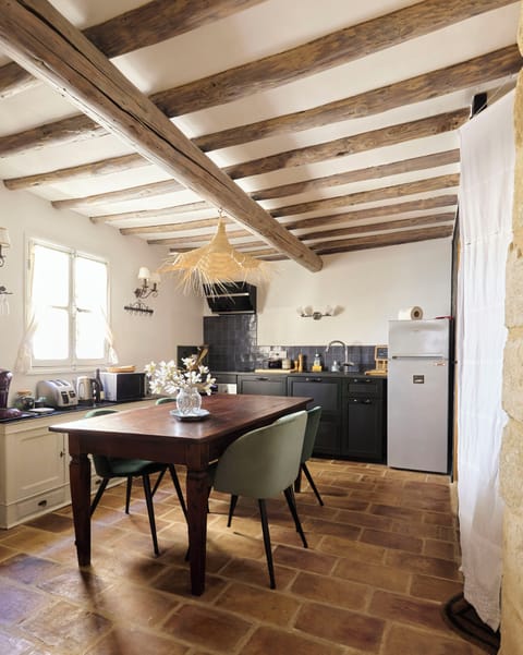 DEPENDANCE 75 M2 SANS ASCENSEUR | Private kitchen | Mini-fridge, espresso maker, electric kettle