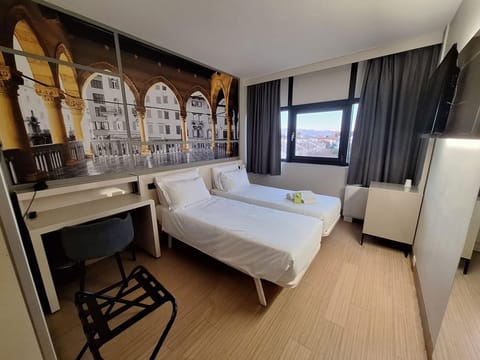 Superior Twin Room, Non Smoking | In-room safe, desk, free WiFi, bed sheets