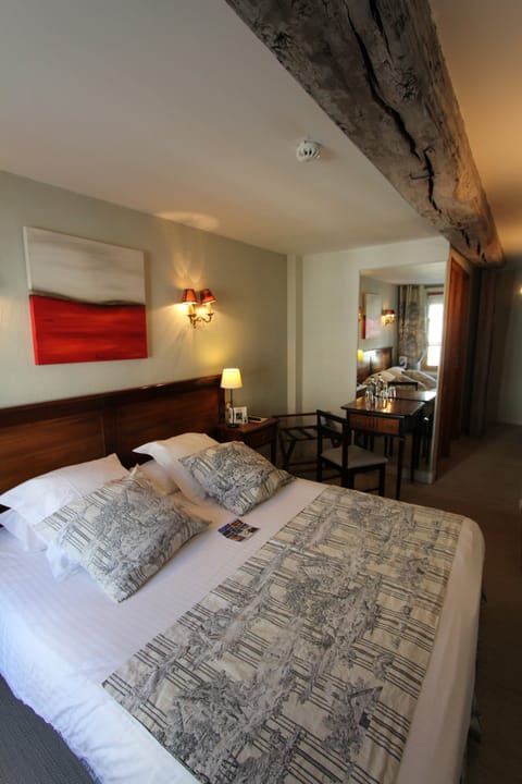 Hypo-allergenic bedding, individually decorated, blackout drapes