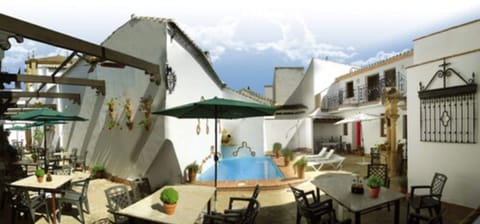 Seasonal outdoor pool, sun loungers