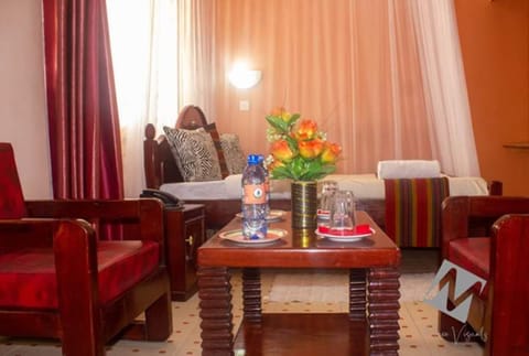 Deluxe Room | Desk, free WiFi
