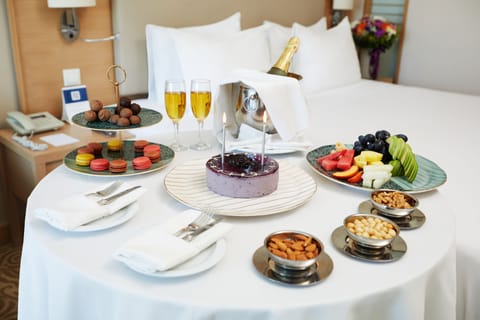 Deluxe Room | Egyptian cotton sheets, premium bedding, minibar, in-room safe