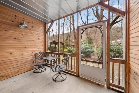 Creekside with Screened in Porch | Terrace/patio