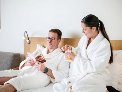 Premium bedding, free minibar, in-room safe, desk