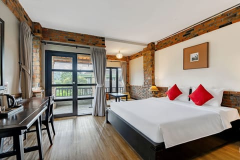 In-room safe, free WiFi, bed sheets