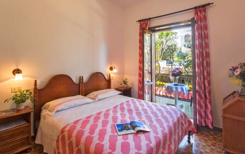 Economy Double or Twin Room | Minibar, in-room safe, desk, free WiFi