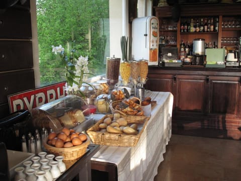 Daily buffet breakfast for a fee