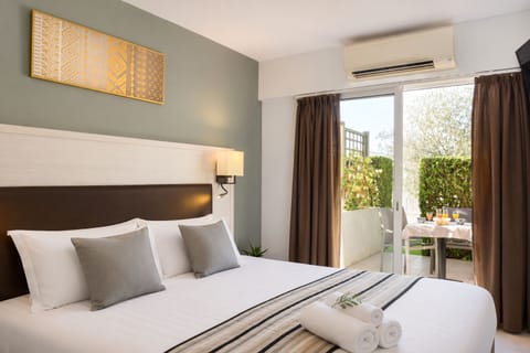 Superior Double Room | Premium bedding, Select Comfort beds, in-room safe, desk