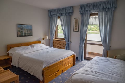 Comfort Triple Room | Minibar, in-room safe, desk, free WiFi