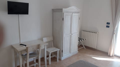 Double Room | Minibar, desk, blackout drapes, soundproofing