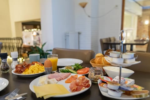Daily local cuisine breakfast for a fee