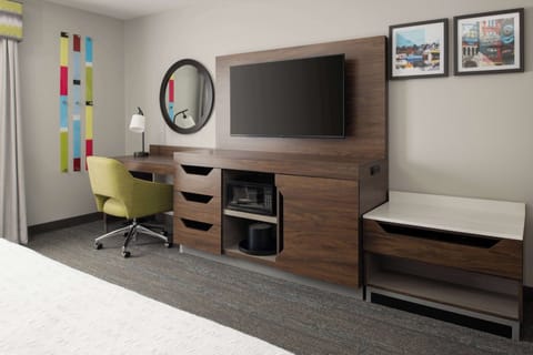 Room, 1 King Bed, Accessible, Non Smoking | Hypo-allergenic bedding, down comforters, blackout drapes