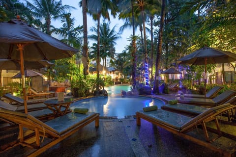 Outdoor pool, free cabanas, pool umbrellas