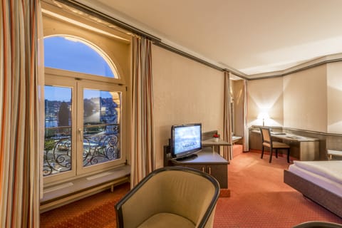 Junior Room | Hypo-allergenic bedding, minibar, in-room safe, desk