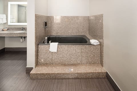 Romantic Room, 1 King Bed | Desk, laptop workspace, free WiFi, bed sheets