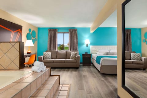 Deluxe Studio Suite, 1 King Bed, Non Smoking | Individually decorated, individually furnished, desk, blackout drapes