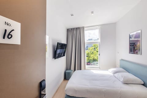 Standard room | Minibar, in-room safe, individually decorated, free WiFi