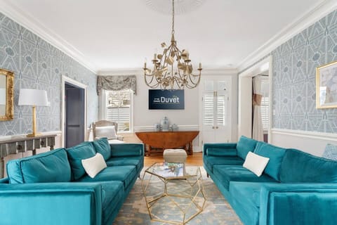 Welcome to Bee & Blossom | Designer Charleston Charm