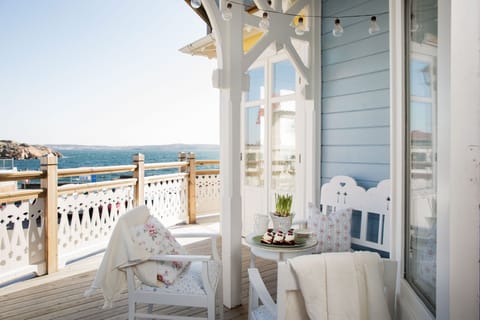 Apartment | Individually decorated, individually furnished, blackout drapes