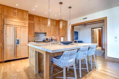 A marble island for gathering—be it for pancakes or plotting your next great beach read and espresso break   