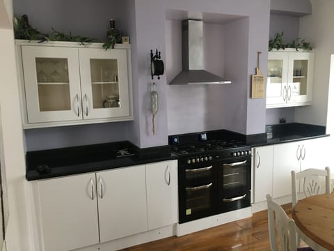 House | Private kitchen | Fridge, microwave, oven, stovetop