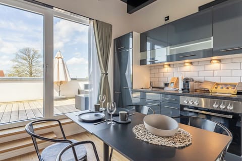 Deluxe Apartment | Private kitchen | Oven, stovetop, espresso maker, coffee/tea maker