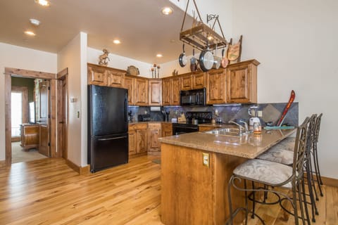 Have your morning coffee at the bar | Main Level