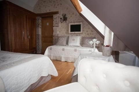 Double Room (Poussieres d'anges) | Pillowtop beds, minibar, individually decorated, individually furnished