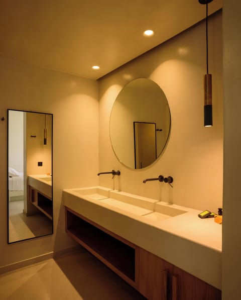 Senior Suite with Private Pool and Hot Tub | Bathroom | Shower, rainfall showerhead, free toiletries, hair dryer