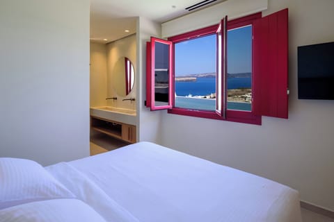 Elegant Suite with Private Heated Plunge Pool | Minibar, in-room safe, desk, laptop workspace