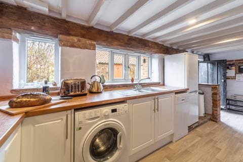 Ground floor: Kitchen