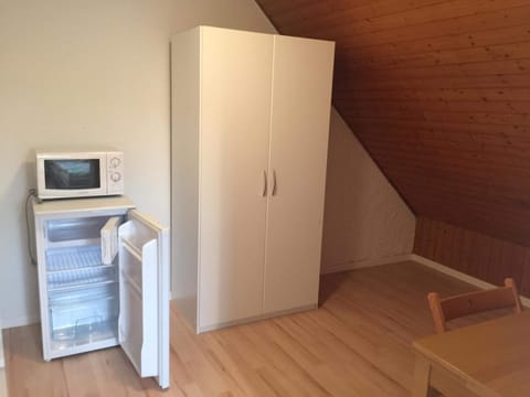 Standard Suite, Shared Bathroom | Private kitchen