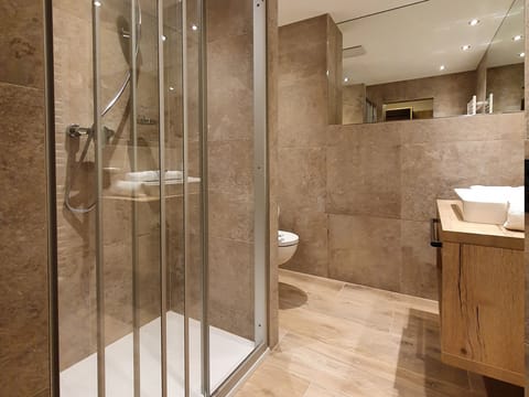 Kirchenkogel de Luxe, Mountain view 26 qm | Bathroom | Hair dryer, towels