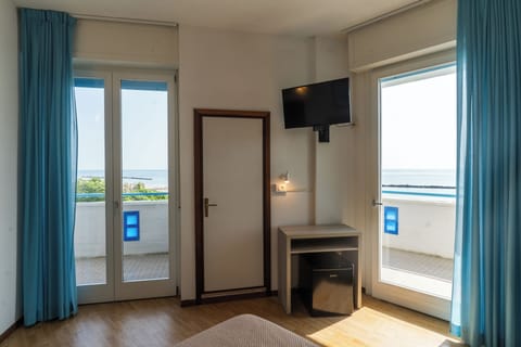 Minibar, desk, laptop workspace, blackout drapes