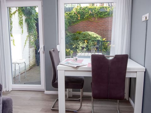 Plant, Table, Property, Window, Building, Flower, Wood, Houseplant, Interior Design