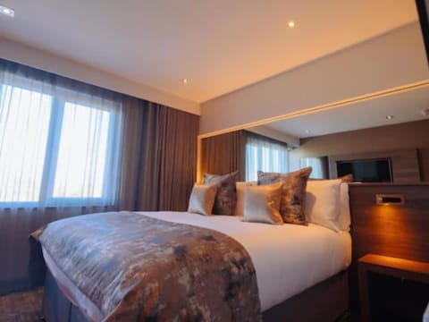 Basic Double Room, 1 Double Bed | Premium bedding, desk, iron/ironing board, free WiFi