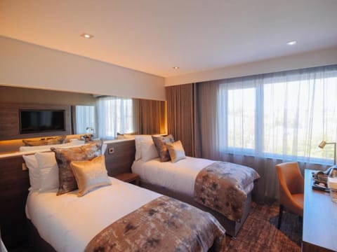 Premium bedding, desk, iron/ironing board, free WiFi