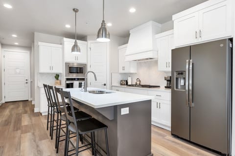 Townhome, 6 Bedrooms | Private kitchen | Coffee/tea maker, fridge, oven, toaster