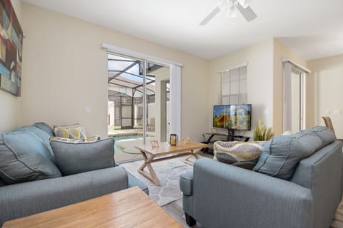 Townhome, 4 Bedrooms | Living room | 60-inch flat-screen TV with cable channels, Smart TV, Netflix