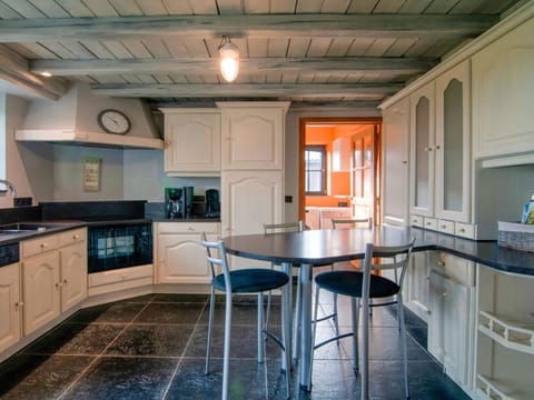 House | Private kitchen | Microwave, stovetop, electric kettle, toaster