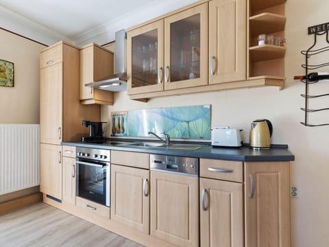 Apartment | Private kitchen | Microwave, dishwasher, coffee/tea maker
