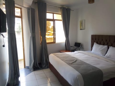 Standard Double Room | Desk, blackout drapes, free WiFi, bed sheets