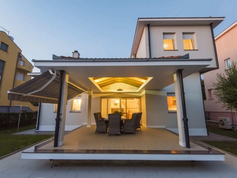 Villa | Exterior