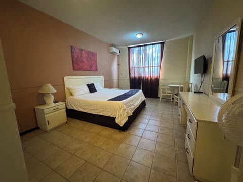 Basic Room | Individually furnished, iron/ironing board, free WiFi, bed sheets