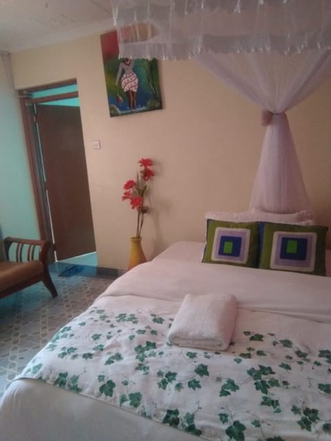 Twin Room | Desk, blackout drapes, free WiFi, bed sheets