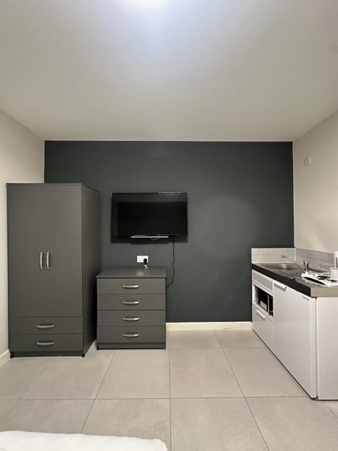 Double Room | Egyptian cotton sheets, premium bedding, laptop workspace, soundproofing