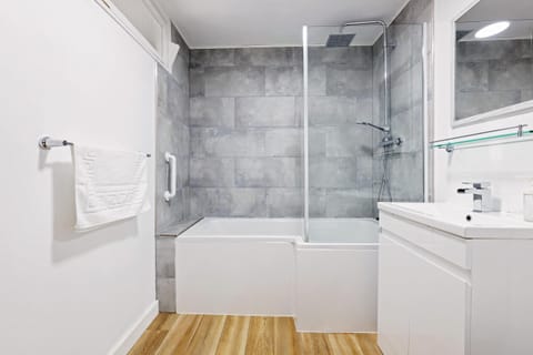 Double Room, Ensuite ((Room 6)) | Bathroom