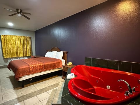 Honeymoon Room, 1 Bedroom, Non Smoking, Jetted Tub | Premium bedding, desk, laptop workspace, blackout drapes
