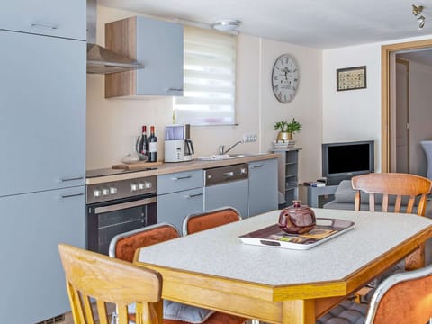 Cottage | Private kitchen | Highchair